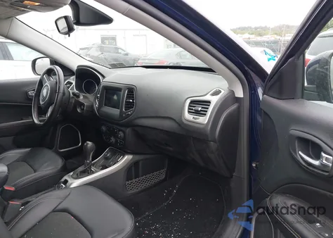 2019 Jeep Compass Latitude 4X4 z USA, uszkodzony, nr VIN 3C4NJDBB3KT807871